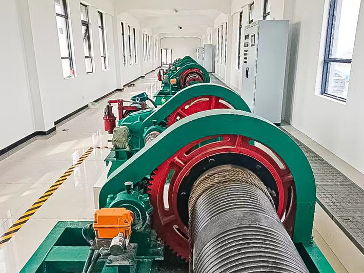 啟閉機(jī)房.jpg
